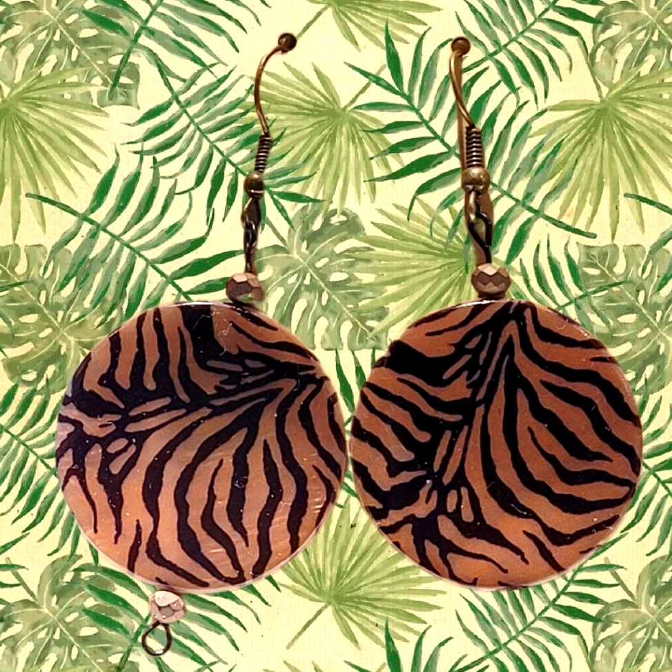 Striped Shell Dangle Earrings 18$